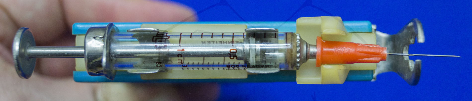 Insulininjektor vom VEB MLW, Mit eingelegter Spritze, von oben